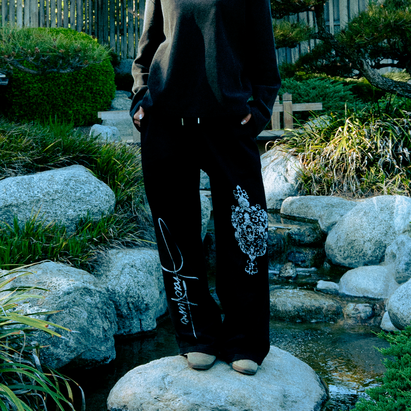 CREST SWEATS - JET BLACK