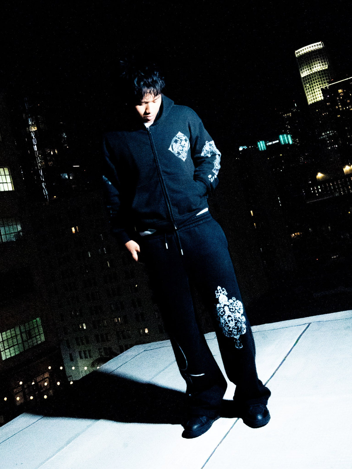 CREST SWEATS - JET BLACK