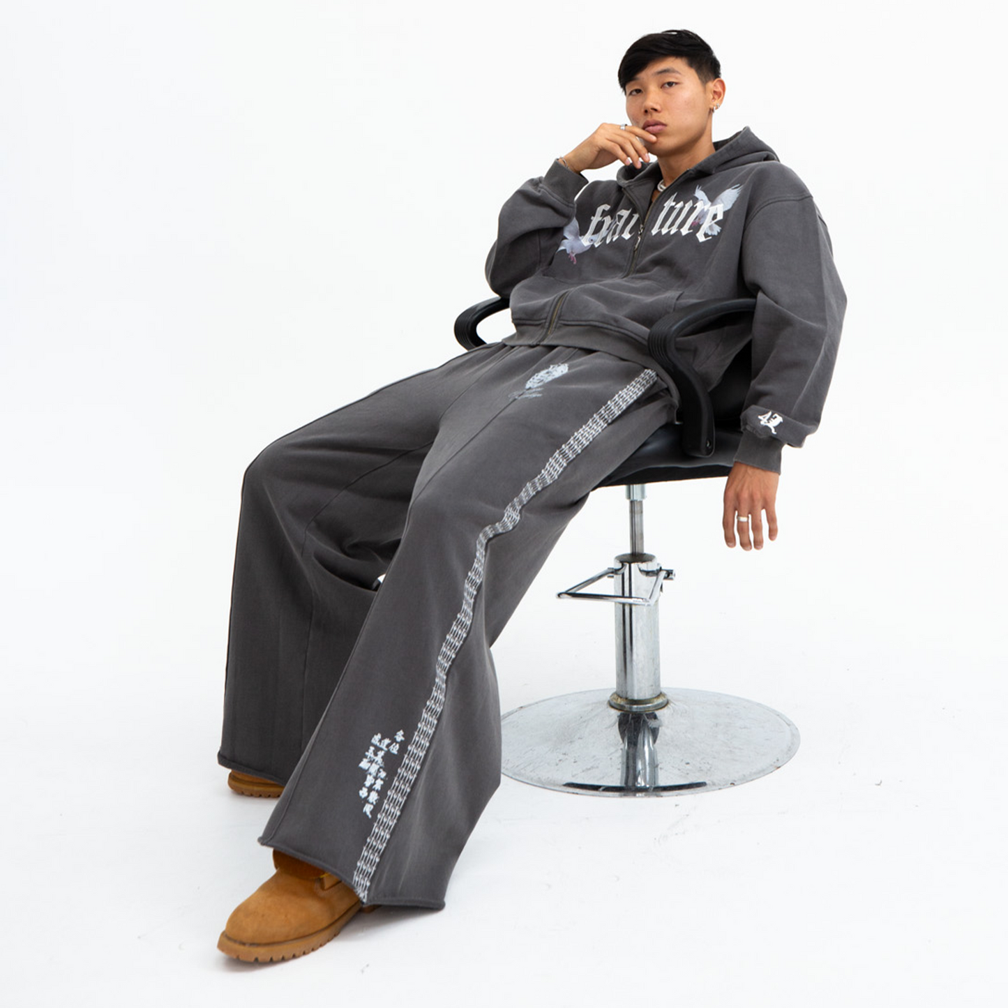 THOUSAND CUTS SWEATS - SMOKE GRAY