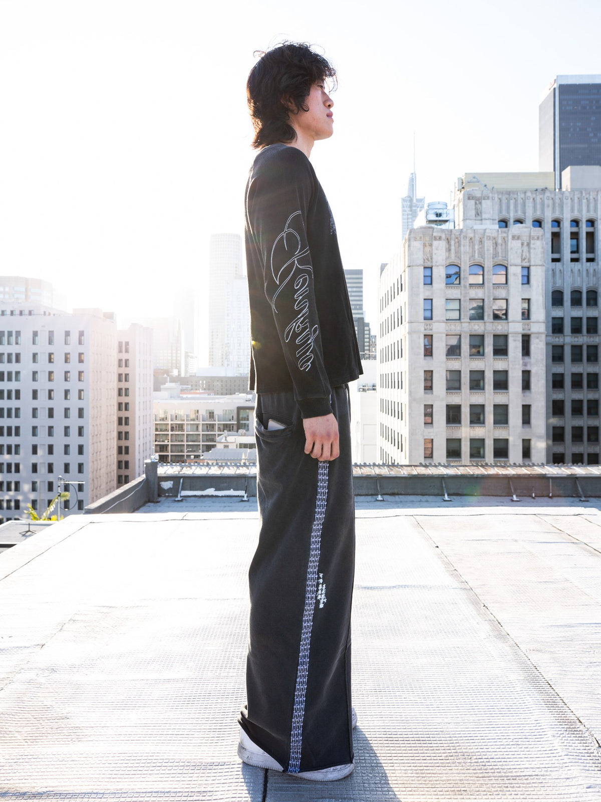 THOUSAND CUTS SWEATS - WASHED BLACK