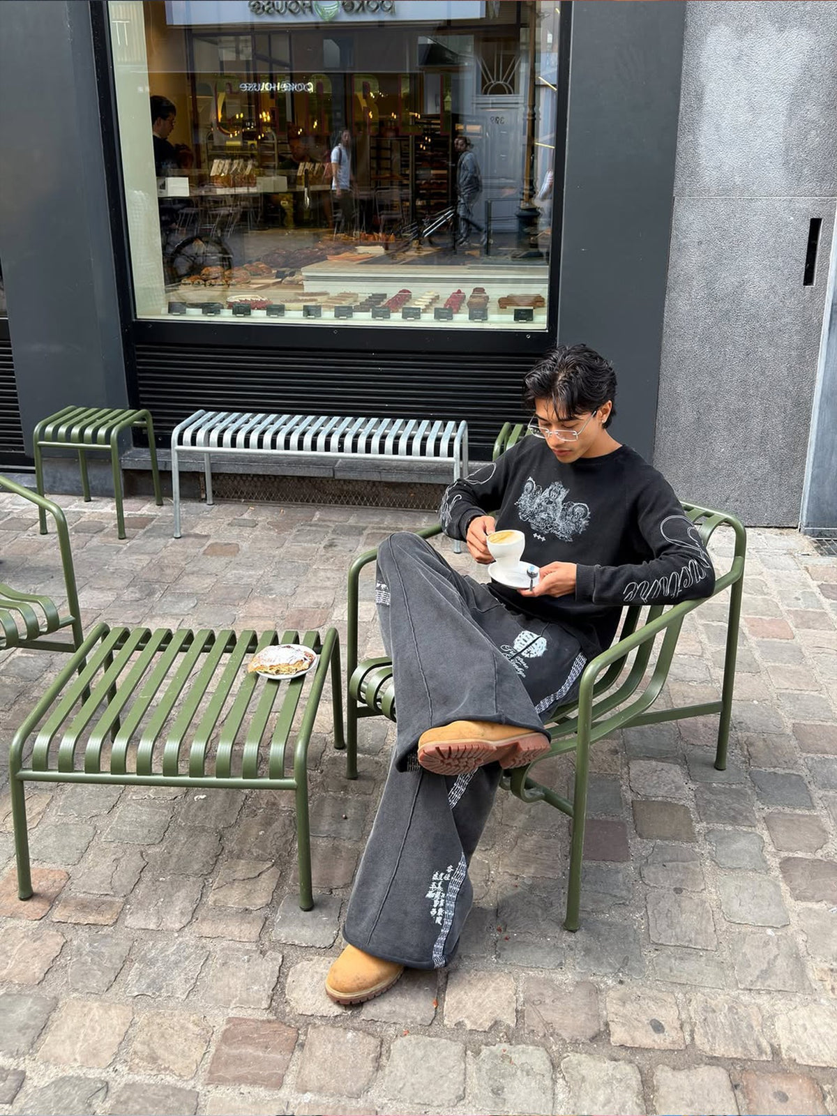 THOUSAND CUTS SWEATS - WASHED BLACK
